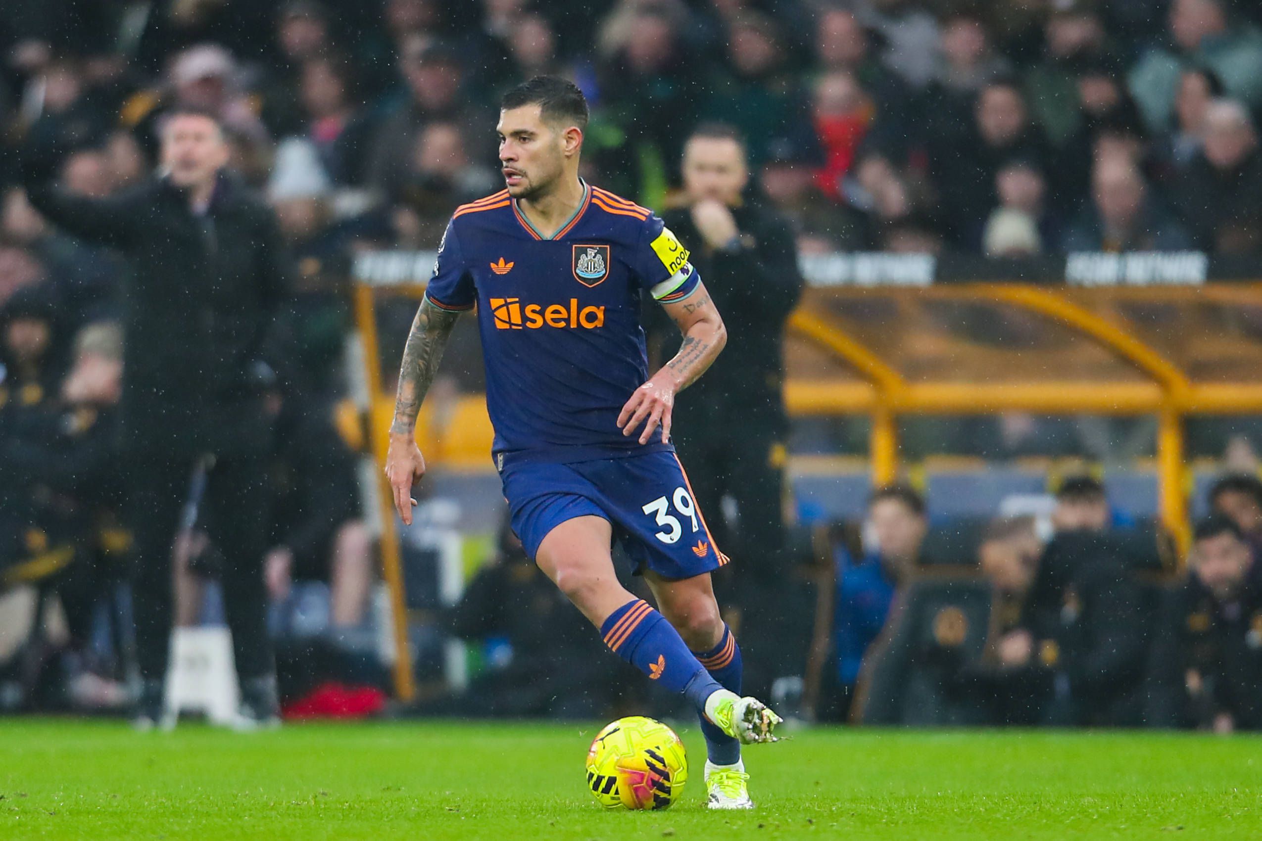 25. Bruno Guimarães - Trocou o Lyon pelo Newcastle em 2022, a troco de 42,1 milhões de euros