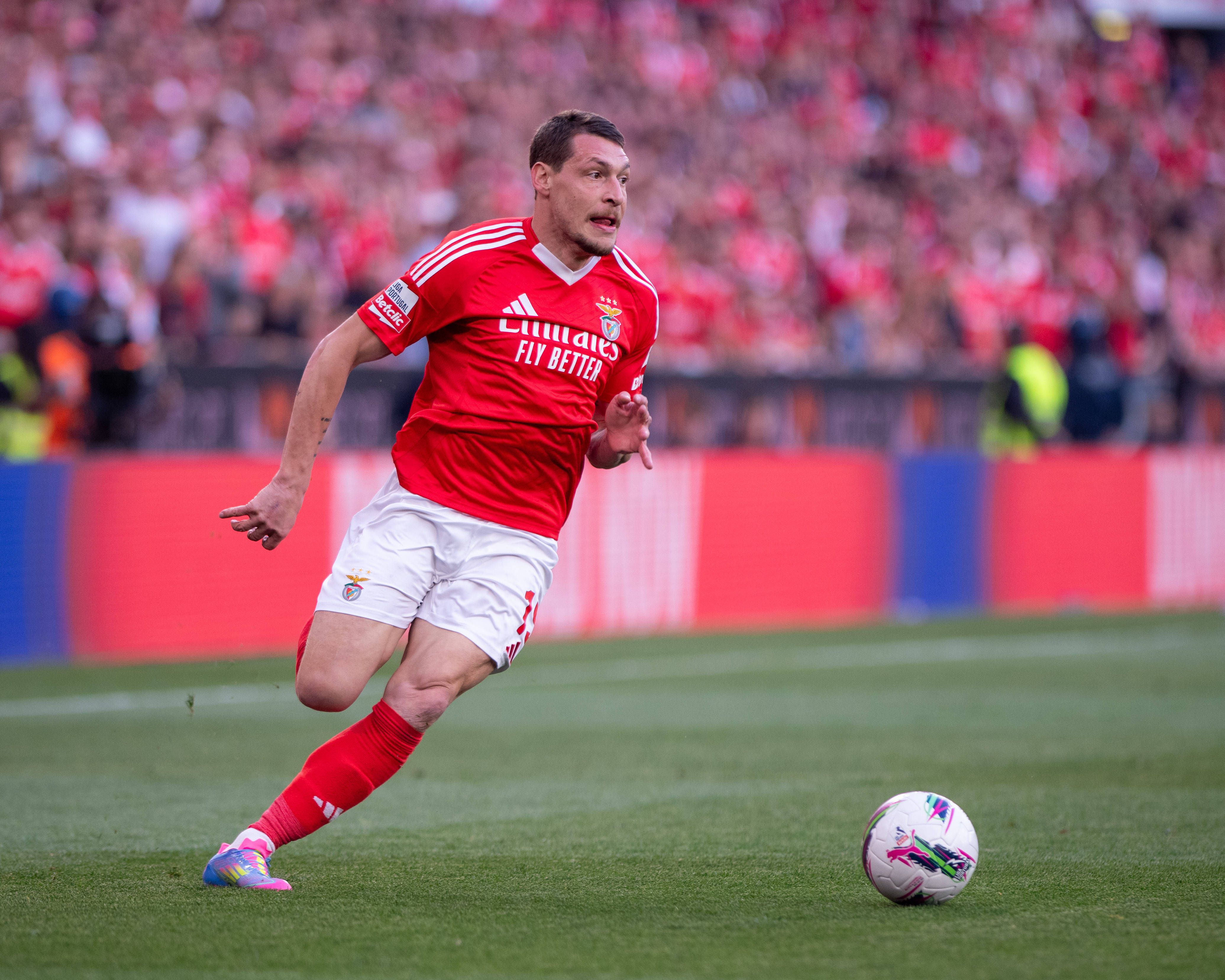Belotti – avançado italiano reforçou o Benfica, por empréstimo do Como, a 3 de fevereiro de 2025 - Foto: IMAGO