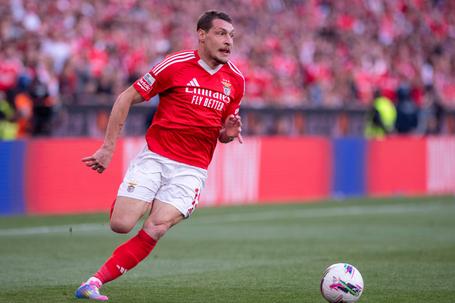 Belotti – avançado italiano reforçou o Benfica, por empréstimo do Como, a 3 de fevereiro de 2025 - Foto: IMAGO