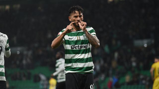 Luis Suárez festeja golo da vitória do Sporting sobre o Nacional - foto: Sérgio Miguel Santos