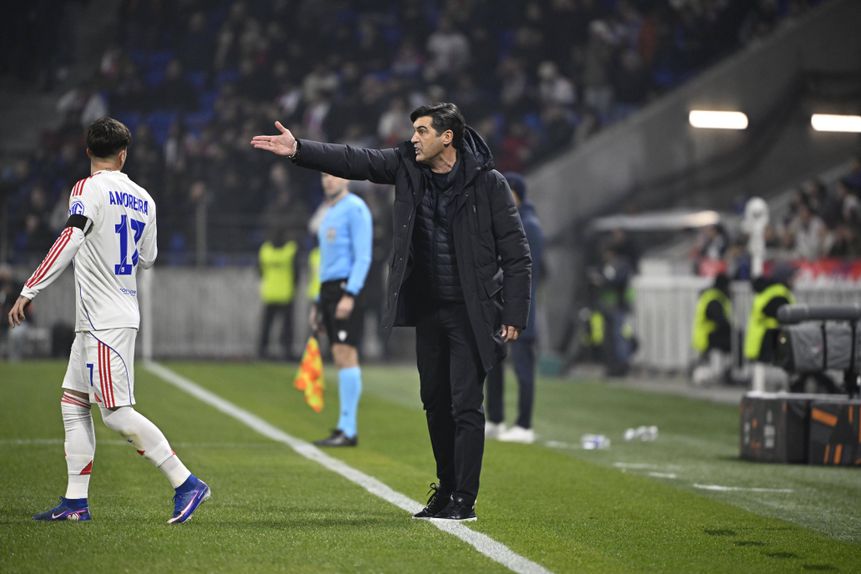 Paulo Fonseca a falar com Afonso Moreira no Lyon