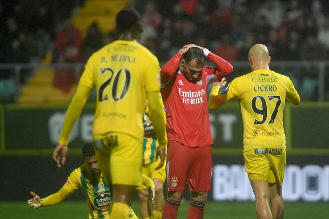 Pavlidis lutou mas não marcou (Foto: Rogério Ferreira/KAPTA +)