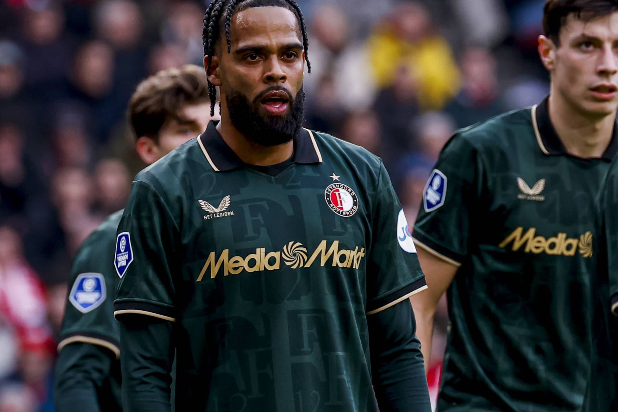 St. Juste foi titular pelo Feyenoord diante do PSV, mas saiu ao intervalo