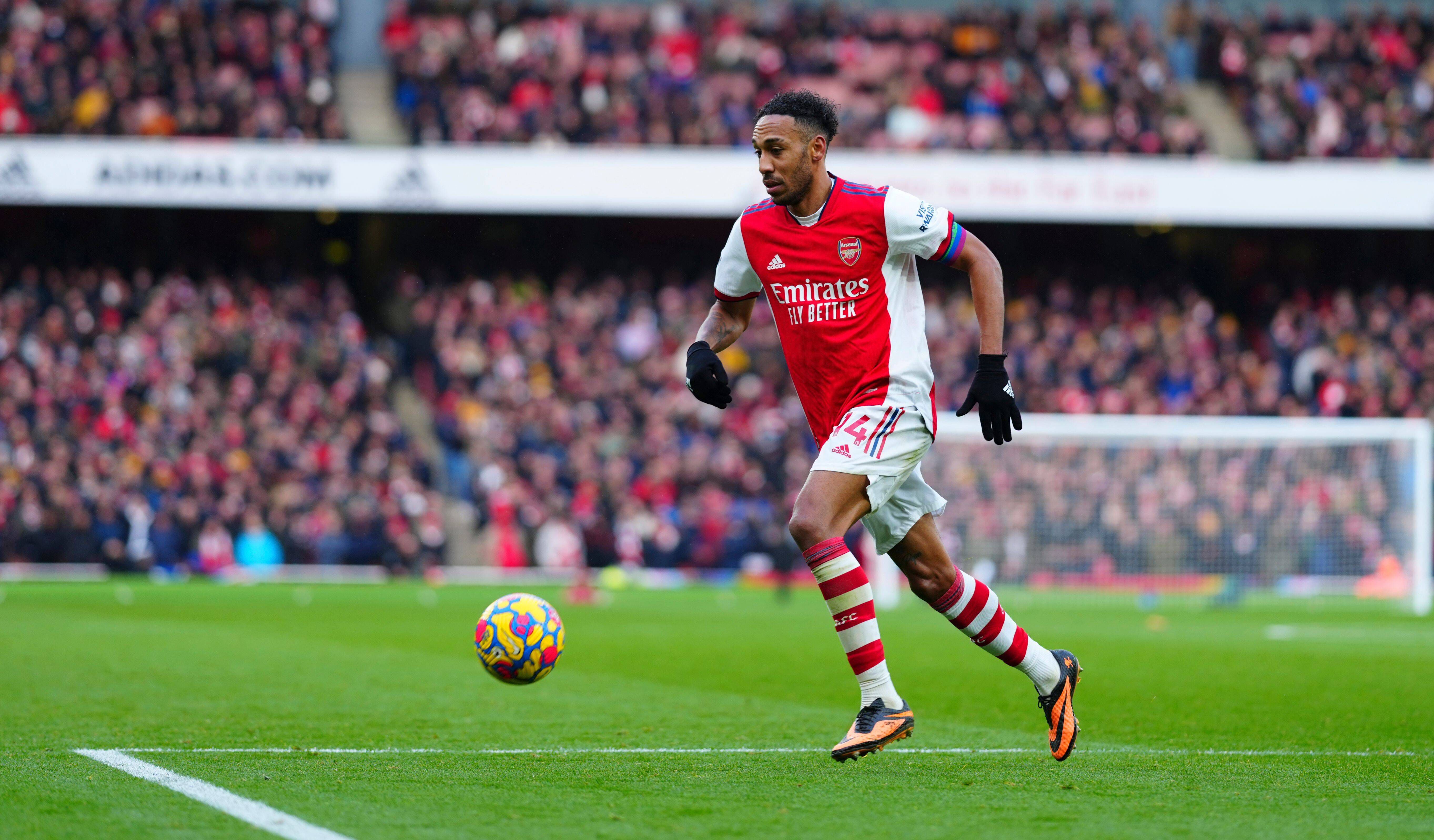 13. Aubameyang - Trocou o Borussia Dortmund pelo Arsenal em 2018, a troco de 63,75 milhões de euros