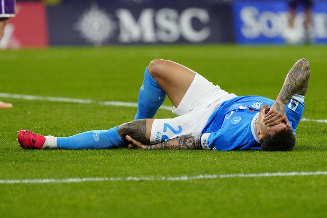 Giovanni Di Lorenzo caiu no relvado com muitas queixas