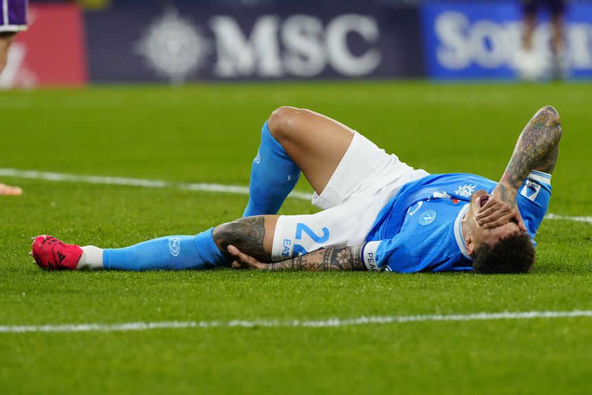 Giovanni Di Lorenzo caiu no relvado com muitas queixas