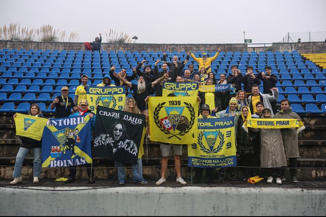 Meninos (da Linha) à volta da fogueira… e a acreditar