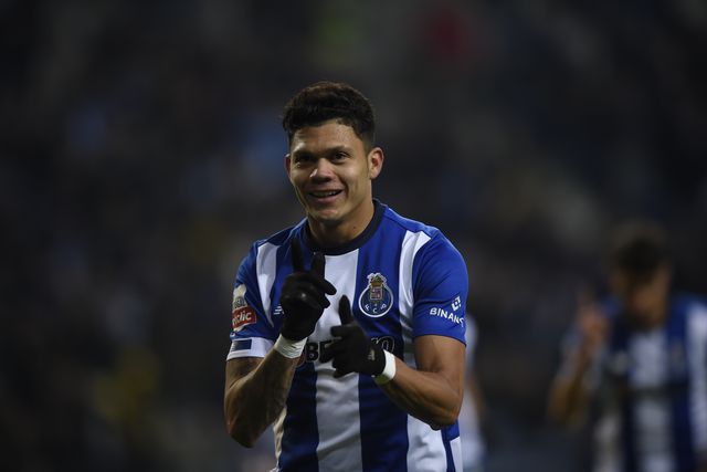 Dorival Júnior explica estreia de Evanilson na convocatória