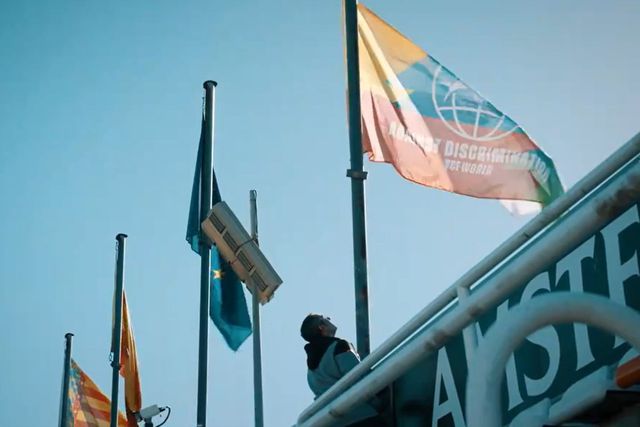 Antes de receber o Real Madrid, Valência mostra bandeira contra a discriminação