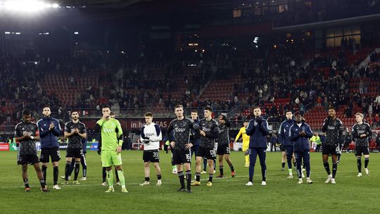 Jogadores do Ajax estranharam folgas a mais e treinaram-se... sozinhos