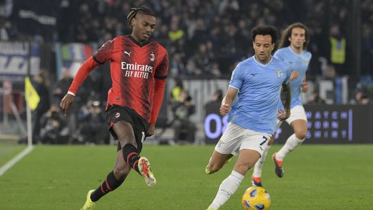 Três expulsões e um herói vindo do banco: a vitória do Milan na visita à Lazio