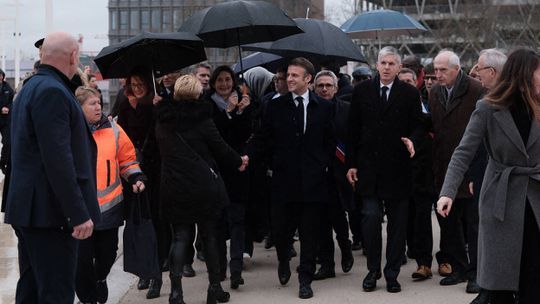 Vila olímpica em Paris inaugurada pelo presidente francês