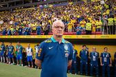 Dorival no jogo entre Brasil e Peru, da fase de qualificação para o Campeonato do Mundo