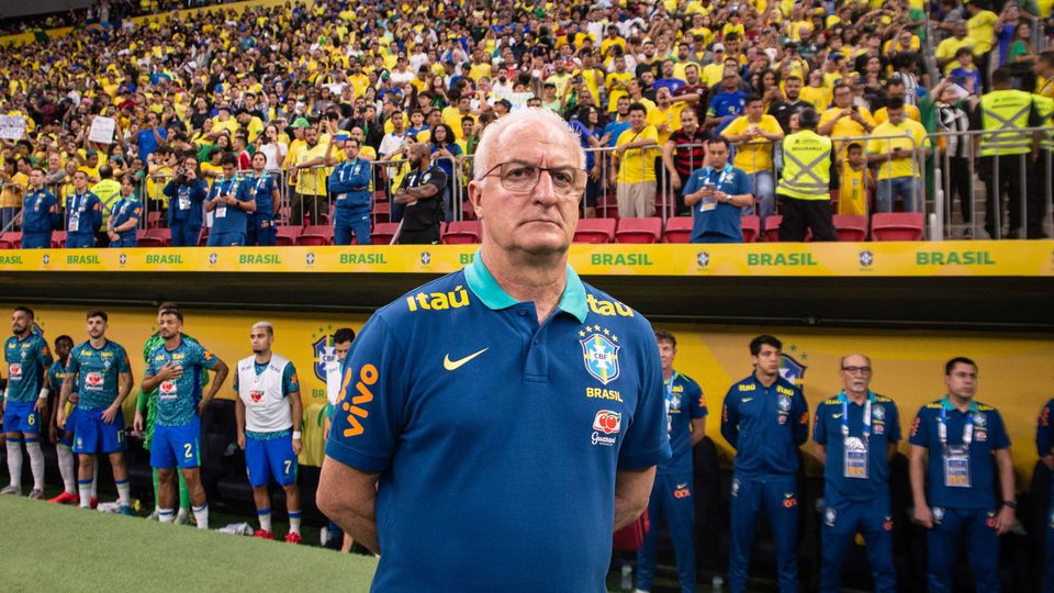 Dorival no jogo entre Brasil e Peru, da fase de qualificação para o Campeonato do Mundo