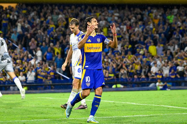 Edinson Cavani frustrado por não ter conseguido marcar pelo Boca Juniors ao Rosario Central