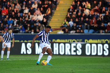 A análise de Duarte Gomes à arbitragem em jogo com intervenções do VAR