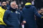 José Mourinho, treinador do Fenerbahçe, de mãos nos bolsos