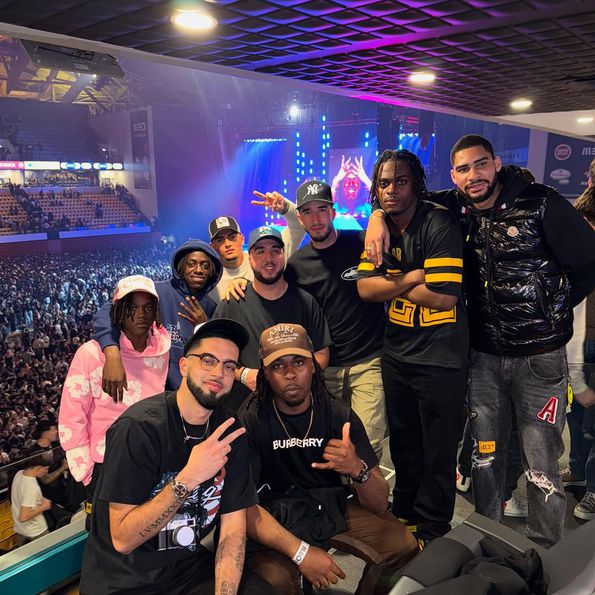 Quenda, Gonçalo Inácio e Diogo Pinto no concerto do Plutónio (Foto: Instagram Geovany Quenda)