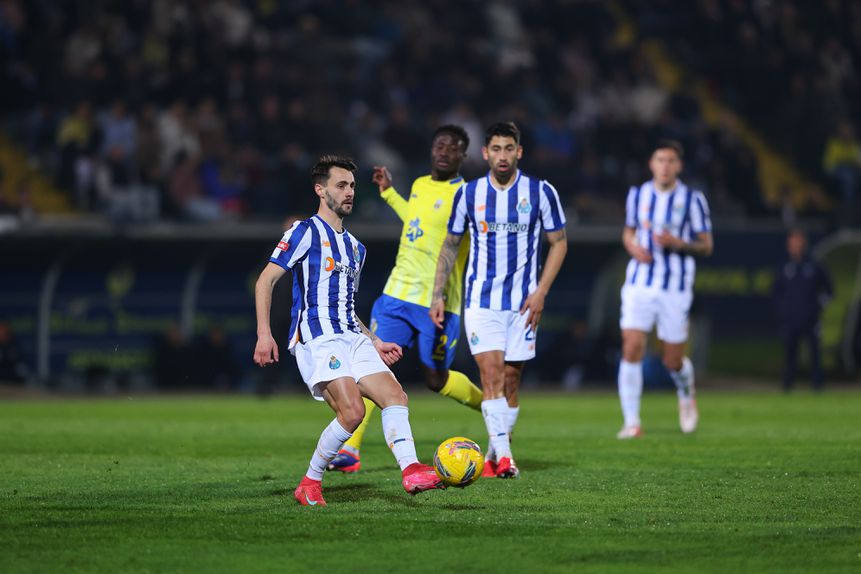 Fábio Vieira em ação frente ao Arouca