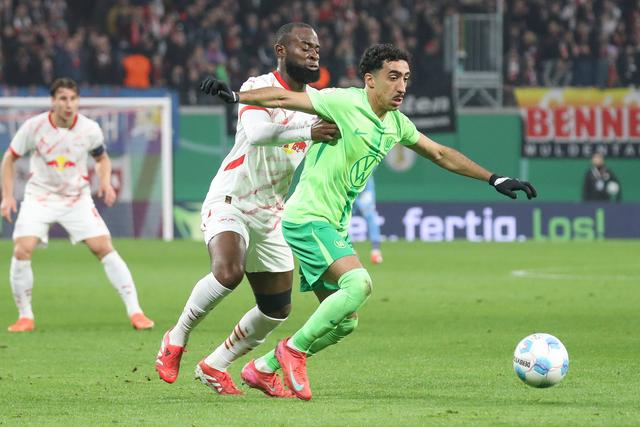 Bundesliga: Tiago Tomás supera André Silva, Dortmund cumpre frente ao St. Pauli