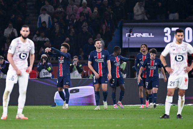 PSG esmaga e deixa Liverpool em alerta