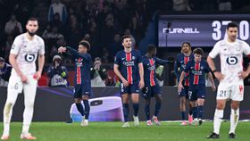 PSG esmaga e deixa Liverpool em alerta