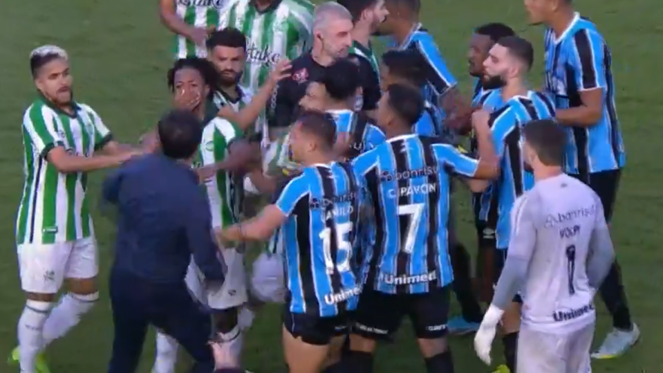 Confusão no jogo entre Grêmio e Juventude