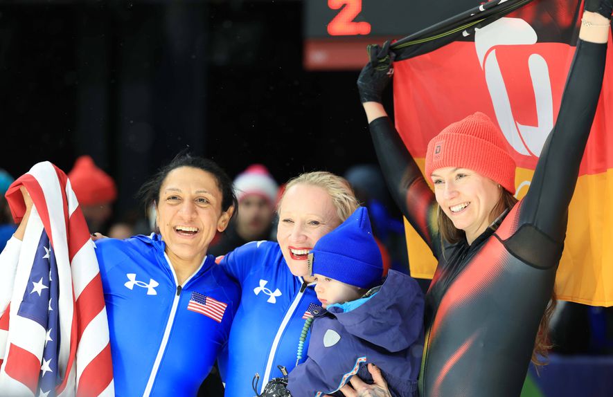 Elana Meyers Taylor, Kaillie Humphries e o filho desta em Milão-Cortina