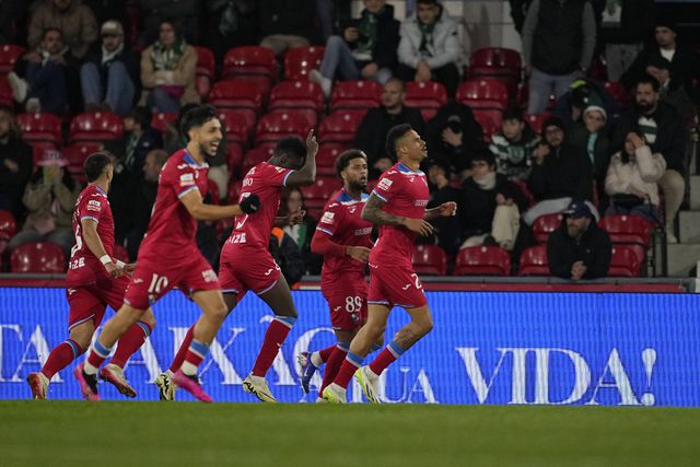 Gil Vicente-Sporting (Liga): Golo do empate dos gilistas não deveria contar, segundo Pedro Henriques: «Carlos Eduardo acerta com o cotovelo na cara de Alisson Santos. Só o VAR com as repetições poderia reverter»
