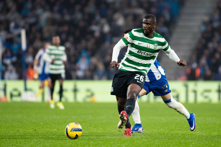 Desde que voltou da CAN Diomande tem-se assumido como patrão na defesa - Foto: IMAGO