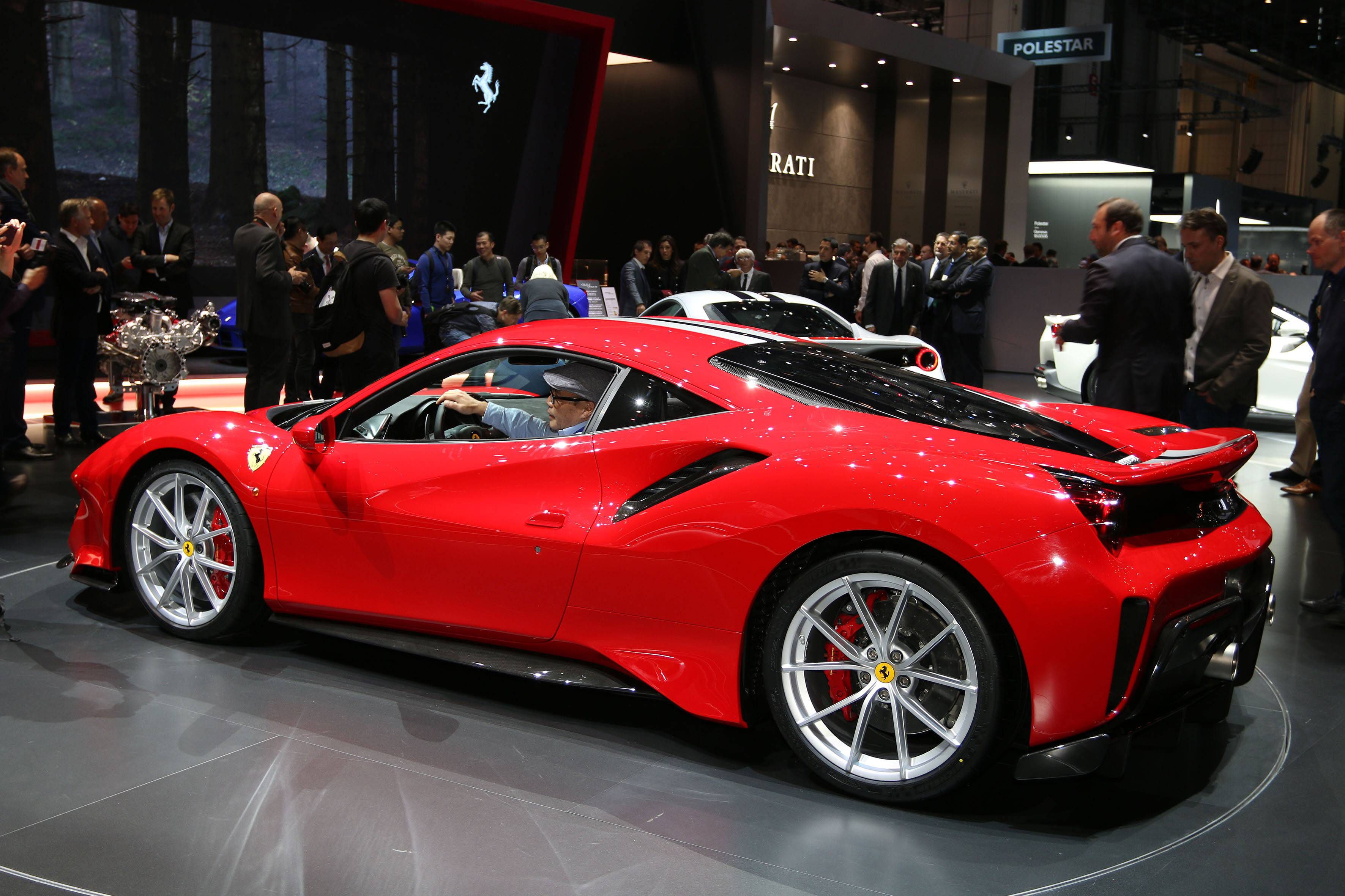 Ferrari 488 pista- ronda entre os €450 000 – €550 000+ novo.