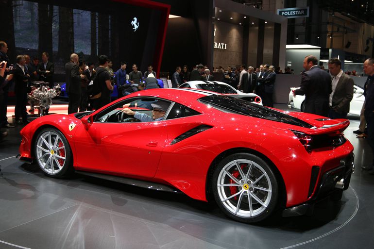 Ferrari 488 pista- ronda entre os €450 000 – €550 000+ novo.