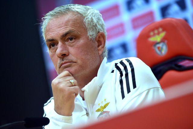 José Mourinho, treinador do Benfica, disse que a equipa está a jogar dois campeonato —Foto: Miguel Nunes)