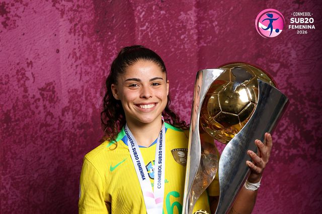 Clarinha ao serviço do Brasil - Foto: Conmebol