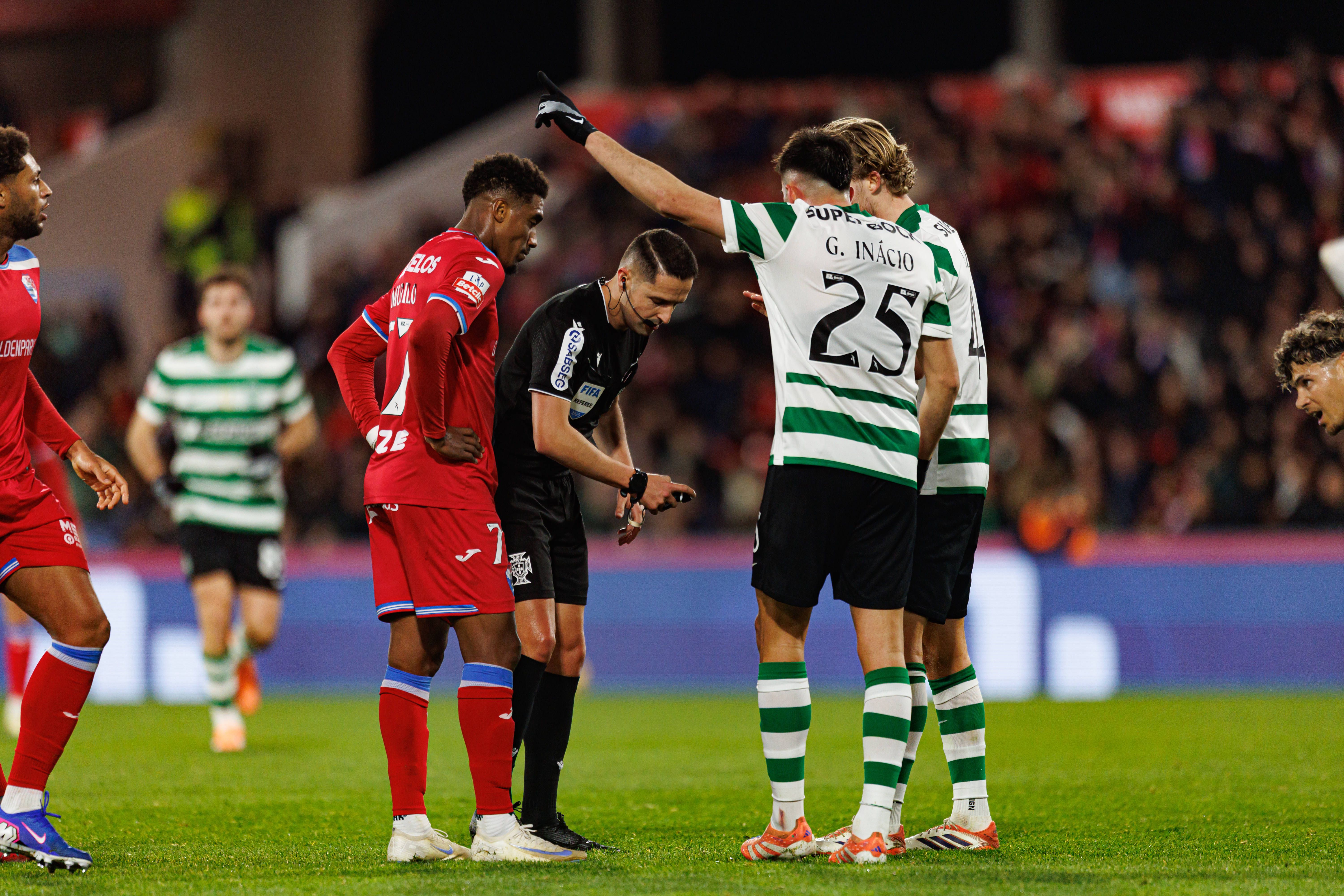 Gil Vicente-Sporting (Liga): Gonçalo Inácio expulso após agarrar Gustavo Varela. Boa decisão, analisou Pedro Henriques: «Impedir um golo ou anular uma clara oportunidade de golo origina amostragem de cartão vermelho para o infrator»