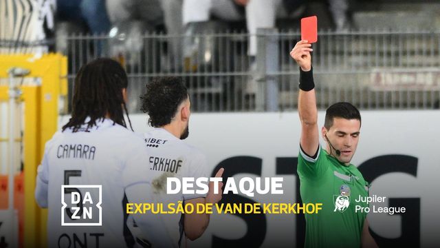 Podia ter partido a perna ao rival.... mas ficou espantado com o vermelho