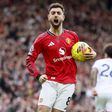 Bruno Fernandes conduz reviravolta e Man. United continua a voar no pós-Amorim