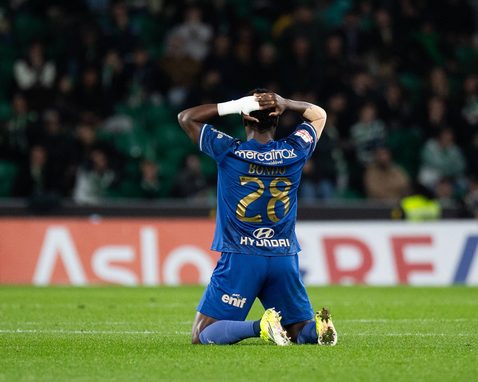 Sporting-Famalicão (Liga): Golo anulado aos minhotos deu polémica, mas foi uma boa decisão do árbitro, segundo Pedro Henriques: «Houve falta atacante de Pedro Santos sobre Maxi Araújo»