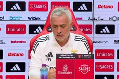«Acha que eu sou estúpido?»: Mourinho aborda continuidade no Benfica