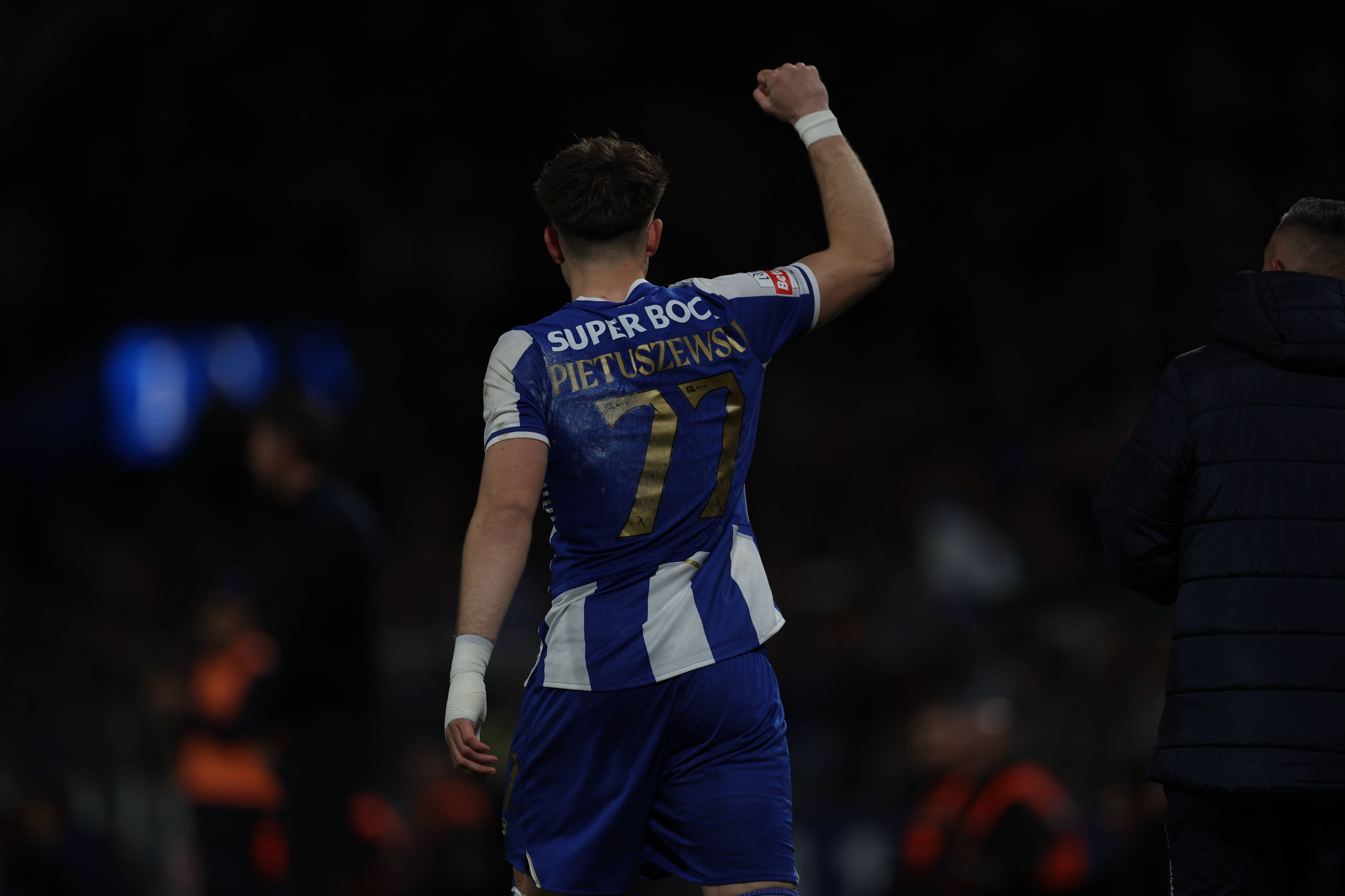 Nacional-FC Porto (Liga): Entrada polémica de Francisco Gonçalves com os dragões a pedirem vermelho. Amarelo foi bem mostrado, segundo Pedro Henriques: «Infração acabe por se enquadrar na negligência»