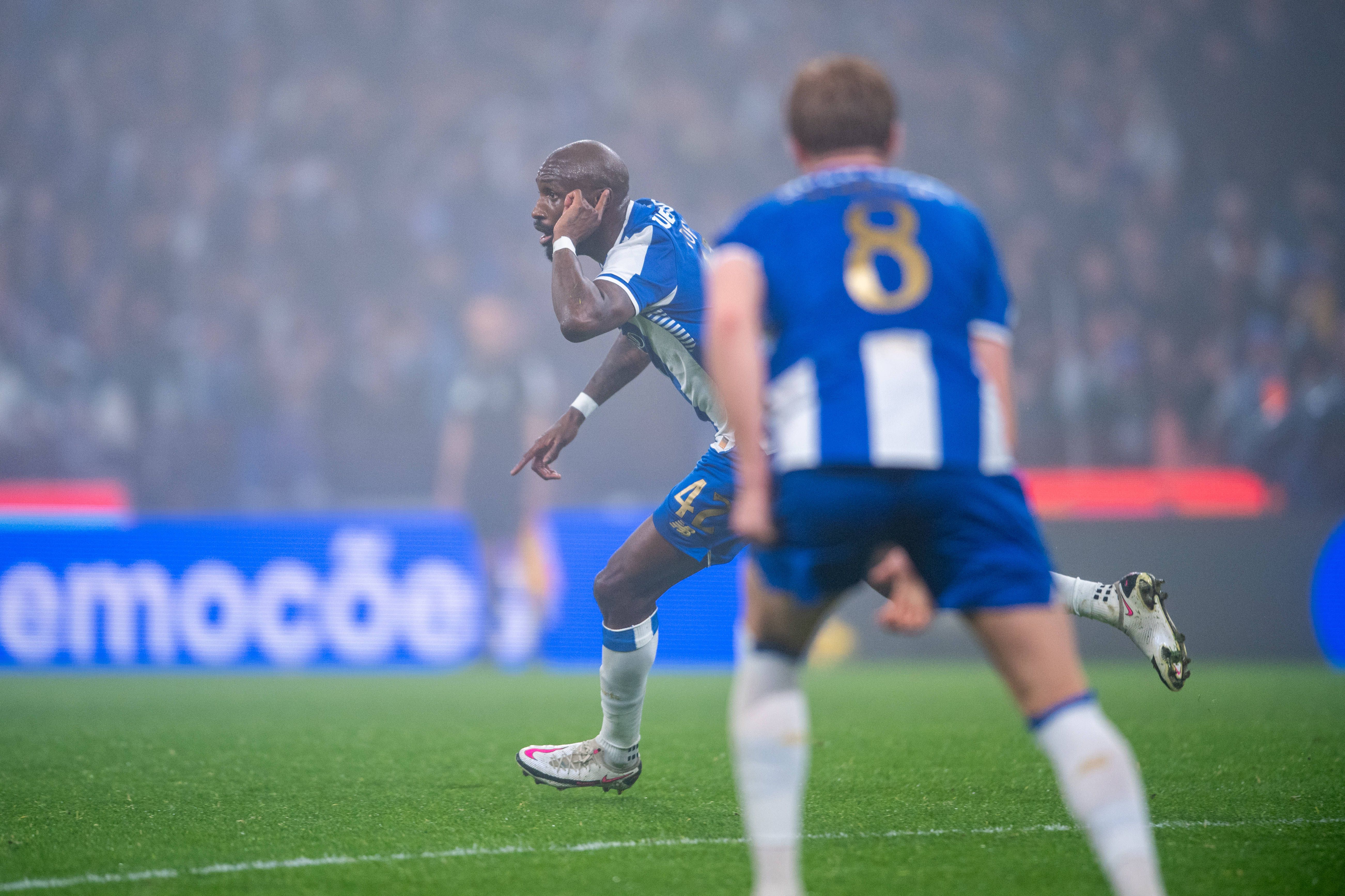 FC Porto-Sporting (Liga): Golo de Fofana legal. «Deniz Gul não acerta na perna de Hjulmand, não havendo, portanto, qualquer falta. Depois, Alberto está em fora de jogo posicional, mas sem impacto na ação de Rui Silva», analisou Pedro Henriques