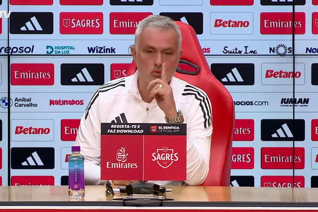 Benfica denuncia erros de arbitragem e mostra classificação virtual a dois pontos do FC Porto