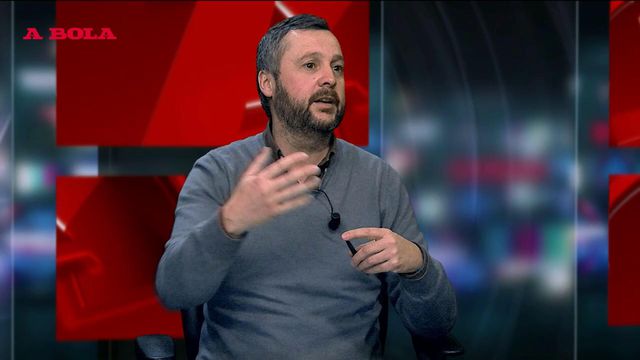 «É triste não se saber de caras quem é o ponta de lança do Benfica»