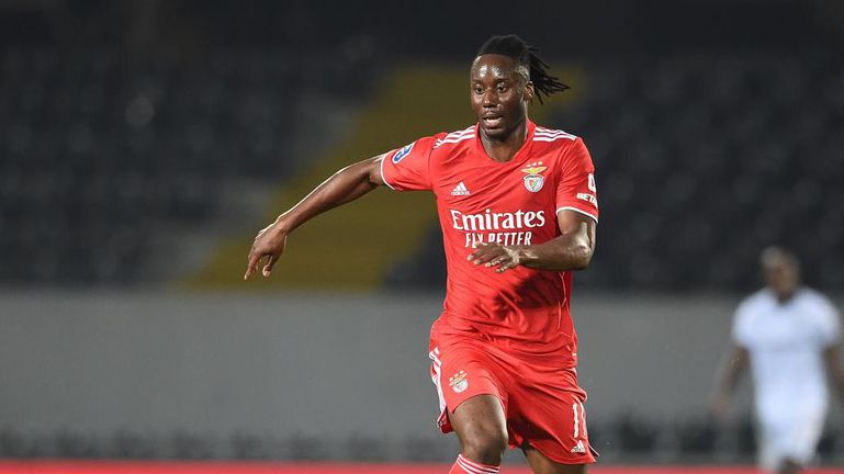 Mercado: Benfica oficializa saída de Meité