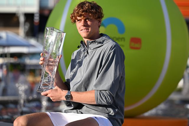 Sinner 'esmaga' Dimitrov em Miami e 'rouba' número 2 ATP a Alcaraz