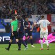 Árbitro do Marselha-PSG foi à flash explicar decisões polémicas (vídeos)