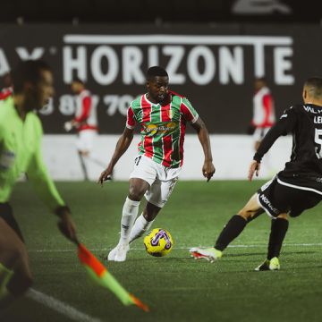 Direita (bem) reforçada no plantel do Estrela da Amadora