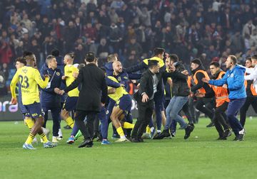 Jogadores do Fenerbahçe envolvidos em confrontos convocados pela federação turca