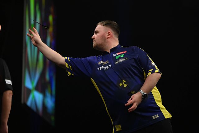 Littler é o principal candidato a mais de um milhão de euros que o Mundial de dardos vai oferecer!