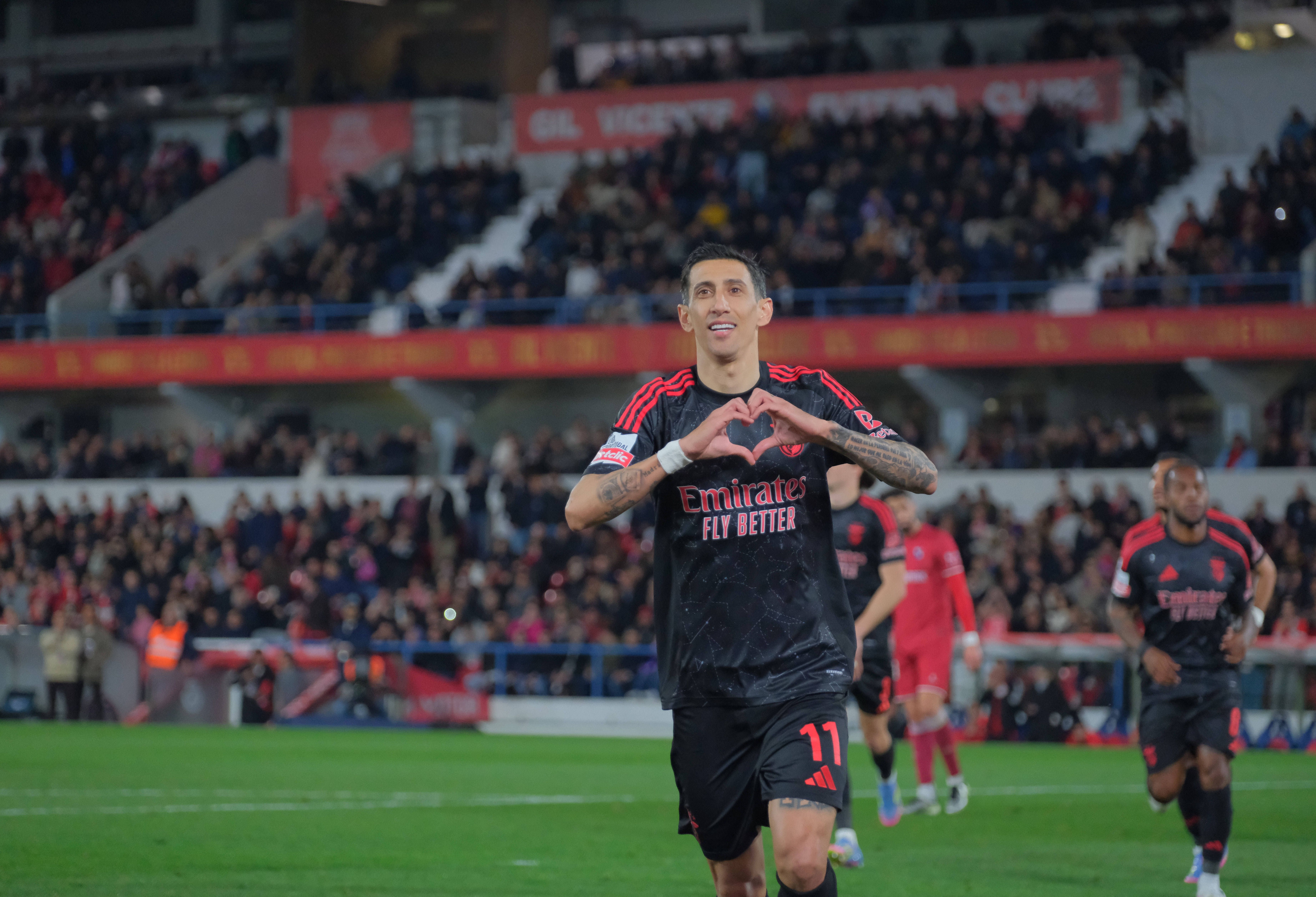 Onze provável do Benfica: minutos para Di María e mais novidades